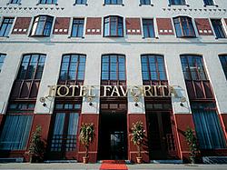 Austria Trend Hotel Favorita / 